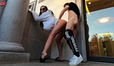 Drinnen Party – draußen Blowjob