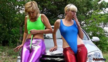 Rauchen Outdoors mit Nikki in Spandex