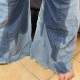 Jeans Piss in die geile Schlaghose