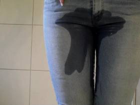 Vorschaubild vom Privatporno mit dem Titel "Endlich wieder Zeit für einen M60 Piss!" von EvilBitch