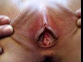 Vorschaubild vom Privatporno mit dem Titel "Süßer kleiner Mädchenschlitz" von engel1986