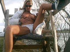 Vorschaubild vom Privatporno mit dem Titel "Auf dem Hochsitz geil gefingert" von Ramona_Deluxe