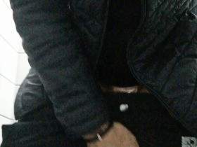 Münster airport toilet pisses