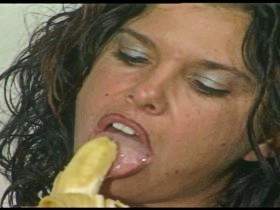 Housewife messes up banana