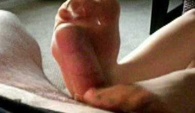 FOOTJOB IN NYLONS