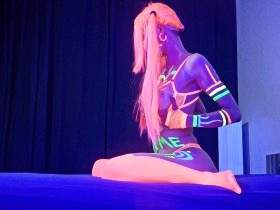 Lights out—black light on! I make my pussy glow in the dark!