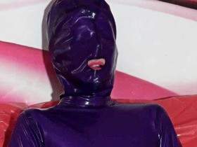 Mastur****en im Zentai Latex Catsuit