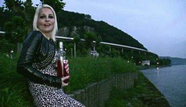 Public!! Besoffene Chicka am Rhein gefickt