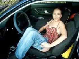 Im Auto mit Vibrator gefickt