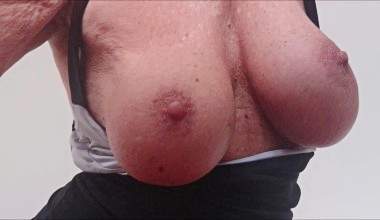 Meine dicken TITTEN wippen beim Reiten