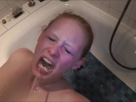 Vorschaubild vom Privatporno mit dem Titel "Krass!!so viel Pisse ins Gesicht" von sexyvenushuegel