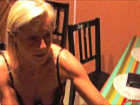 Vorschaubild vom Privatporno mit dem Titel "Frühstücksquickie im Hostel // SPONTAN UND GEIL" von Ramona_Deluxe