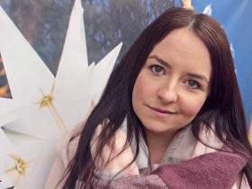 Good girl? Not a chance! Christmas market flirtation ends in uninhibited c******* room sex!