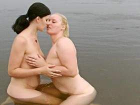 Vorschaubild vom Privatporno mit dem Titel "Public!Lesbenspiele am Baggersee" von GeileDiana