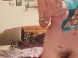 Masturbation mit String in der Pussy