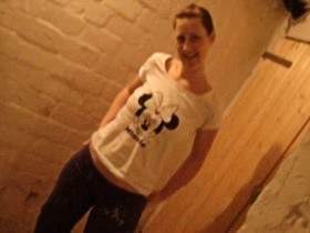 Vorschaubild vom Privatporno mit dem Titel "Siedlungs-Bitch geilt Bewohner an" von Kathi-81