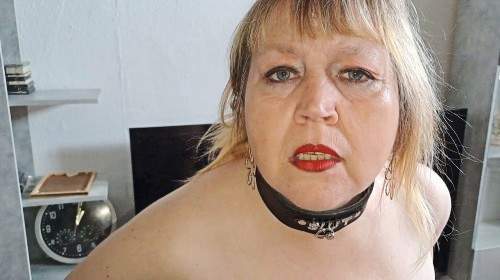 Deine Herrin pisst dir in dein Mund