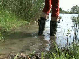 rubber boots, mud and sonne1