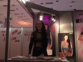 Super Lady pees brazenly PUBLIC