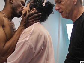 3er Casting mit schüchterne Brasilianerin – Hartes Doppel-Blasen, Ficken und Sperma-Schlucken!