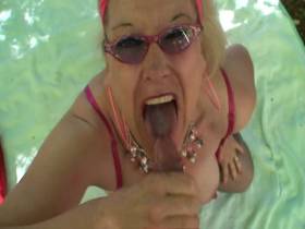 Vorschaubild vom Privatporno mit dem Titel "Geile Waldnutte wird vollgespritzt" von Hotvaleria