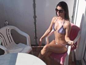 Vorschaubild vom Privatporno mit dem Titel "Heiße Sonnenanbeterin!" von XelinaRox