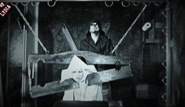 DIE SCHEINHEILIGEN