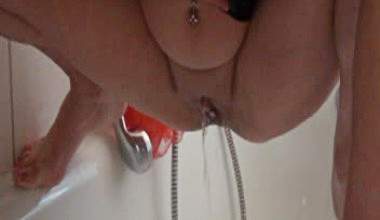 Voll in die Wanne Gepisst