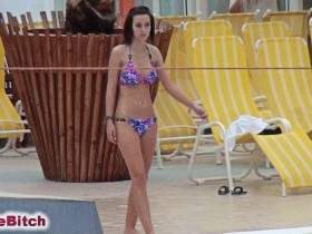 Vorschaubild vom Privatporno mit dem Titel "Fingern Blasen im Erlebnisbad" von CuteBitch