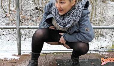 Public Creampie Sperma Piss mitten aufm Bahnhof!!!