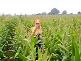 1.Teil Ficke the farmer in the corn field
