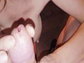 Vorschaubild vom Privatporno mit dem Titel "Mein liebstes Spielzeug: Der Männerschwanz!" von heisse-luda