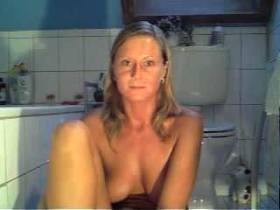 Vorschaubild vom Privatporno mit dem Titel "Meine kleinen geilen Füße..." von Ramona_Deluxe