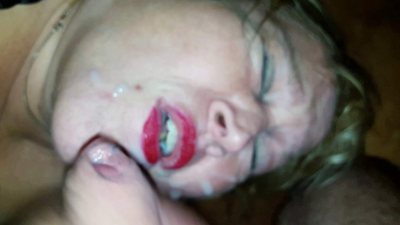 Cummed Flittchenschlampe - Let your face be cummed on
