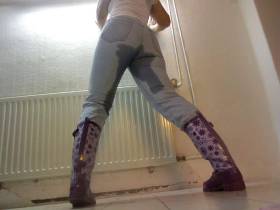 Vorschaubild vom Privatporno mit dem Titel "Bevor es raus geht, wird erstmal gepisst" von EvilBitch