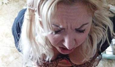 VERZWEIFLUNG! ich muss pinkeln aber ist beschäftigt!