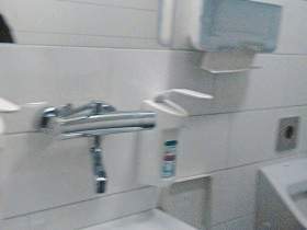 Klinik Klo benutzt,  pissen Abwischen Abziehen