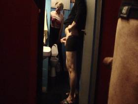 Vorschaubild vom Privatporno mit dem Titel "Disco-Public-Pipi mit neuer Praktikantin 19j." von Deine-Chefin