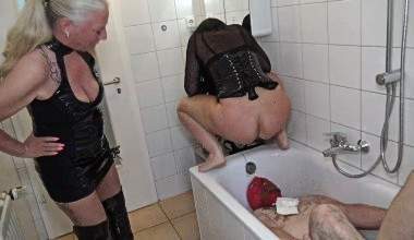 Ein geiles Scheißebad für unseren Sklaven