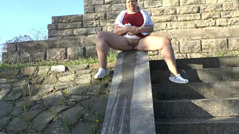 Frauen beim pissen gefilmt