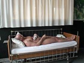 2 Piss Fotzen for submissive fucker!