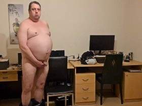 Der Wichsologe untersucht sein Sperma mit dem Mikroskop