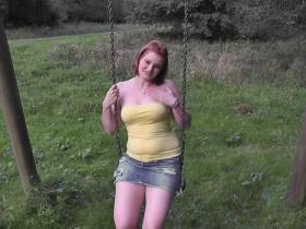 SPRUDELNDE FONTÄNE | VON DER SCHAUKEL GEPISST