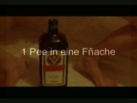 Piss in Jaegermeister Flasche