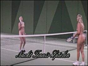 Nackt Tennis Spielen