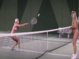 Nackt Tennis Spielen