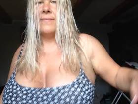 Vorschaubild vom Privatporno mit dem Titel "Alle Möpse schwingem frei :))))" von Deine-Chefin