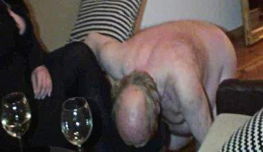 Der Toilettensklave in der FemDom WG 