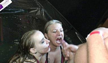 Männerhorde benutzt Teeny und eine  Milf als Lebende-Toiletten! Teil 6