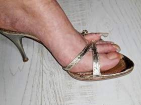 ******* Toenails Golden